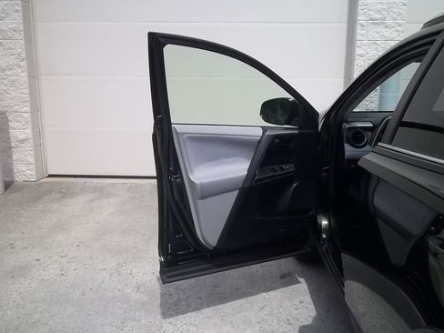 Used 2013 Toyota RAV4 AWD XLE image 17