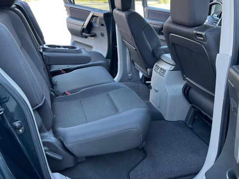 Used 2004 Nissan Armada SE image 9