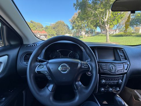 Used 2019 Nissan Pathfinder FWD image 22