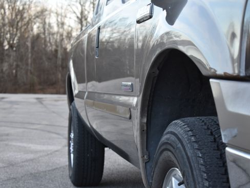 Used 2005 Ford F250 XLT image 10