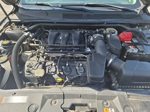 Used 2017 Ford Taurus SE image 10