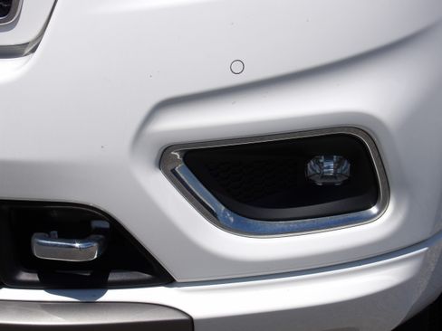 Used 2019 Jeep Cherokee 4WD Overland image 13