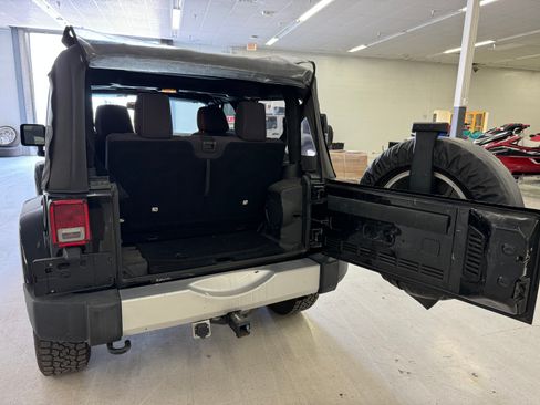 Used 2014 Jeep Wrangler Sahara image 5