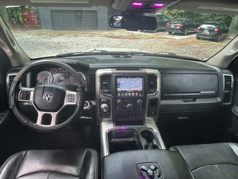 Used 2017 RAM 1500 4x4 Crew Cab Laramie image 16