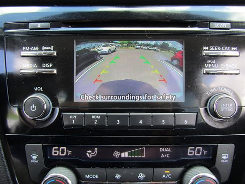 Used 2017 Nissan Rogue SV image 15