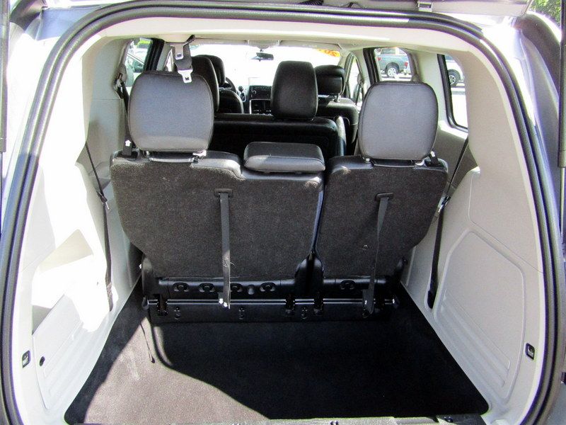 Used 2014 Dodge Grand Caravan American Value Package FWD image 16
