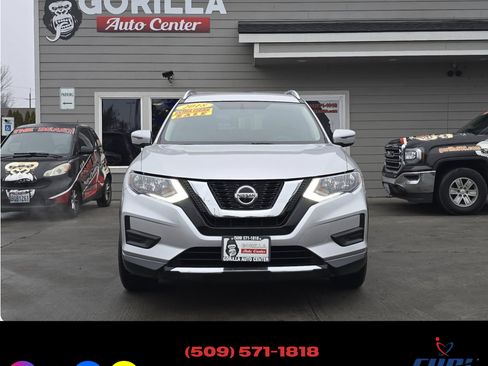Used 2018 Nissan Rogue SV image 2