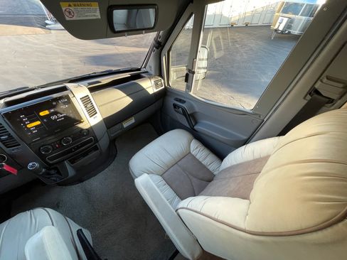 Used 2015 Mercedes-Benz Sprinter 4500 image 59