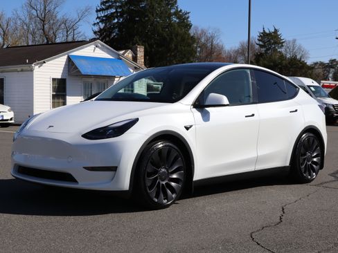 Used 2025 Tesla Model Y Performance image 5