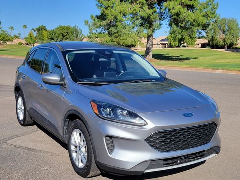Used 2021 Ford Escape SE image 5
