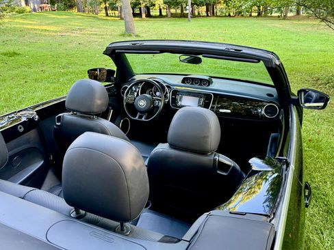 Used 2013 Volkswagen Beetle TDI Convertible FWD image 46
