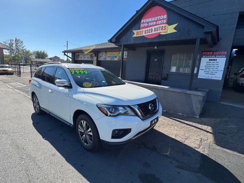 Used 2018 Nissan Pathfinder image 1