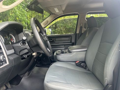 Used 2014 RAM 1500 4x4 Crew Cab ST image 22