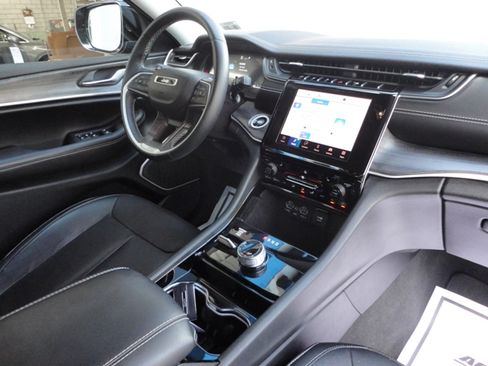Used 2022 Jeep Grand Cherokee L 4WD Limited image 26