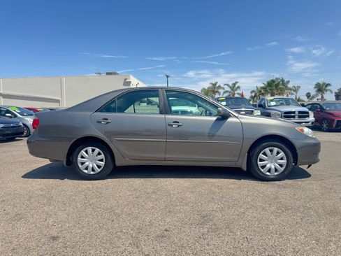 Used 2005 Toyota Camry LE FWD image 10