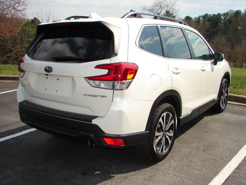 Used 2022 Subaru Forester Limited image 13