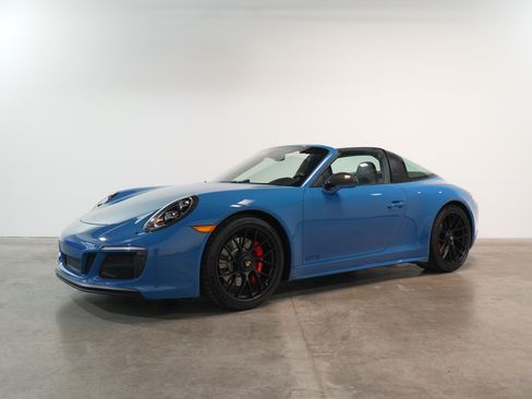 Used 2018 Porsche 911 Targa 4 GTS image 1