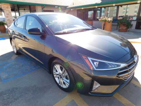 Used 2020 Hyundai Elantra SEL image 2