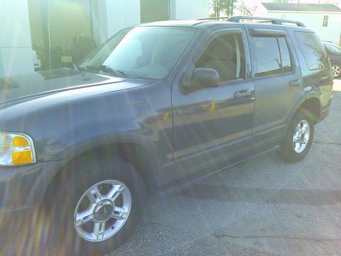 Used 2003 Ford Explorer XLT image 3