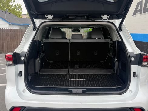Used 2022 Toyota Highlander XLE image 15