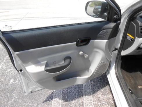 Used 2011 Hyundai Accent GLS Sedan FWD image 8