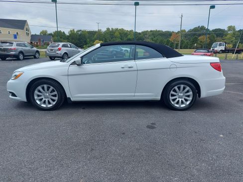 Used 2011 Chrysler 200 Touring image 10