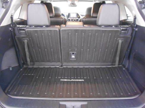 Used 2022 Toyota Highlander XLE image 15