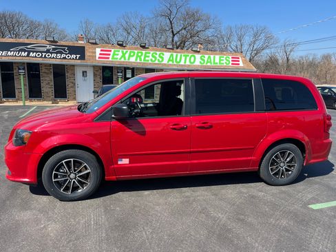 Used 2015 Dodge Grand Caravan SE image 4