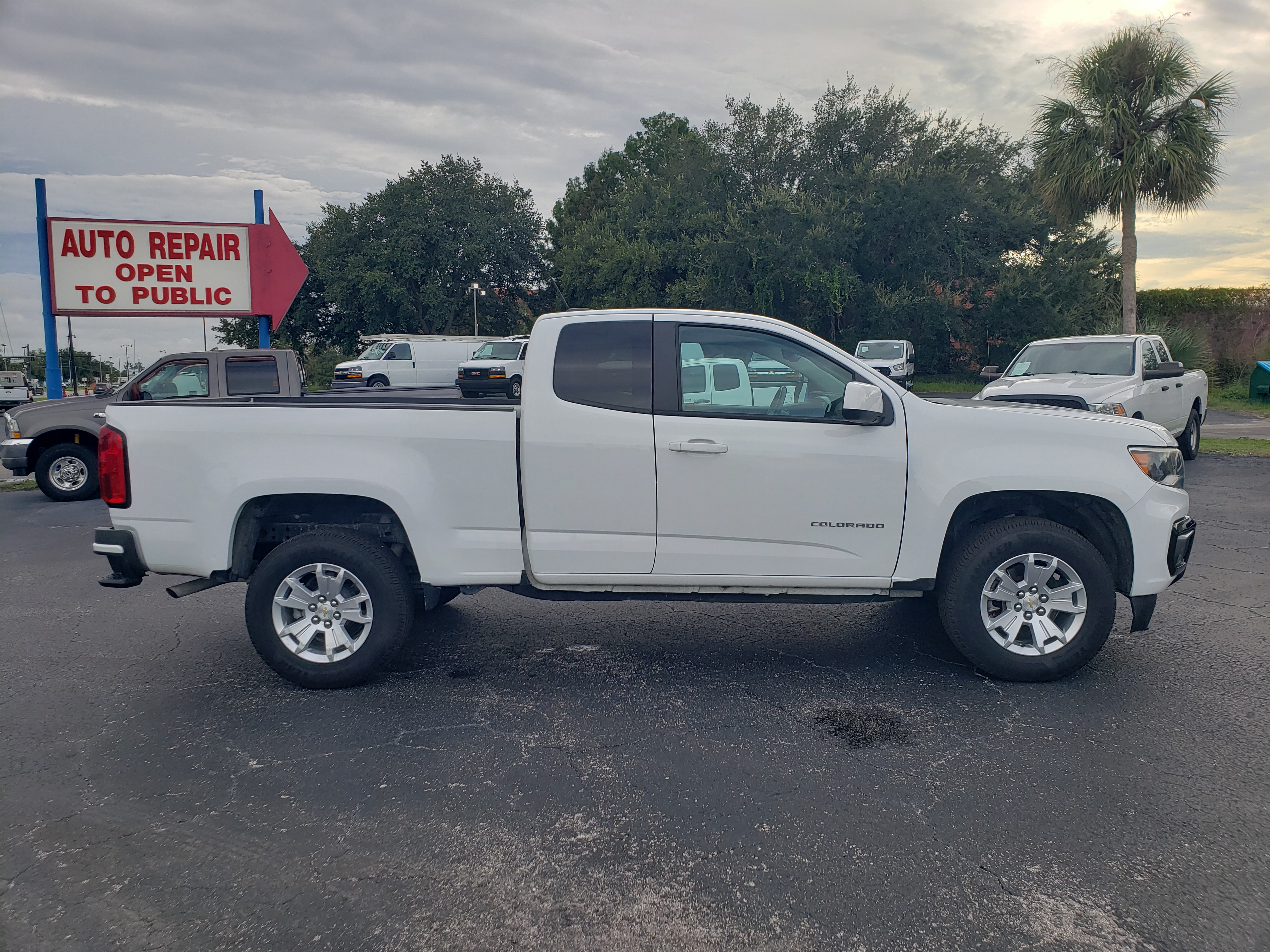 Used 2022 Chevrolet Colorado 2WD Extended Cab LT image 6
