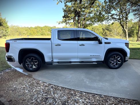 Used 2025 GMC Sierra 1500 SLT image 6