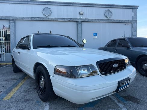 Used 2010 Ford Crown Victoria Police Interceptor image 1