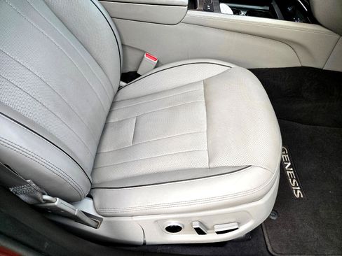 Used 2015 Hyundai Genesis 3.8 image 30