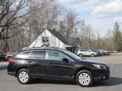 Used 2016 Subaru Outback 2.5i Premium image 10