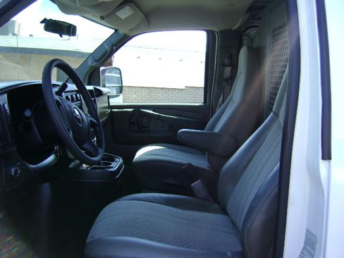 Used 2009 GMC Savana 3500 image 10