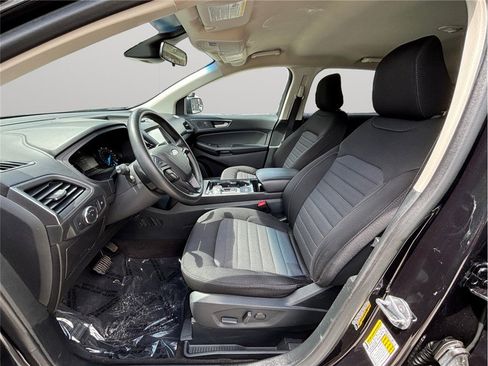 Used 2020 Ford Edge SE image 2