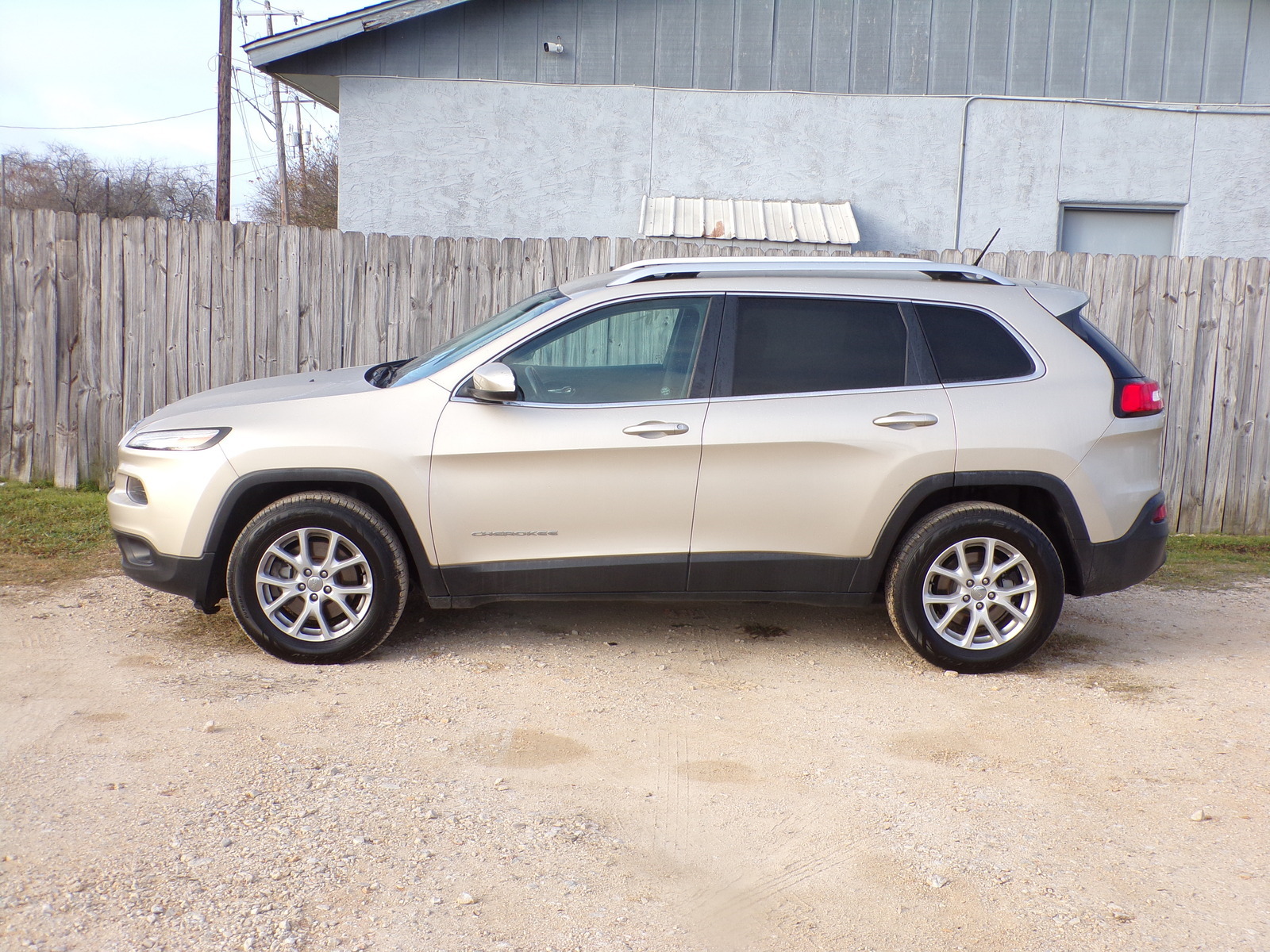 Used 2014 Jeep Cherokee Latitude AWD/4WD image 2