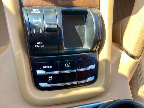 Used 2014 Porsche Cayenne UNAVAIL AWD/4WD image 25