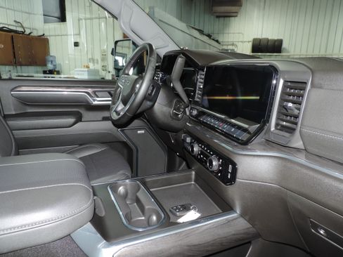 Used 2025 Chevrolet Silverado 3500 4x4 Crew Cab LTZ image 33