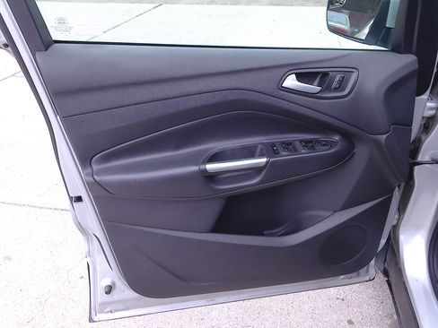 Used 2017 Ford Escape SE FWD image 9