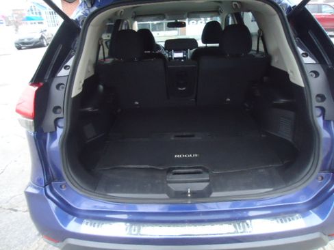 Used 2017 Nissan Rogue SV image 14