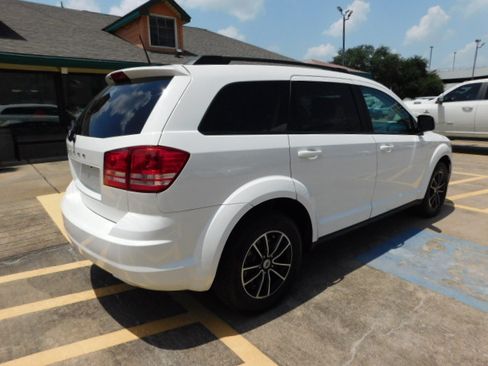 Used 2018 Dodge Journey FWD SE image 8