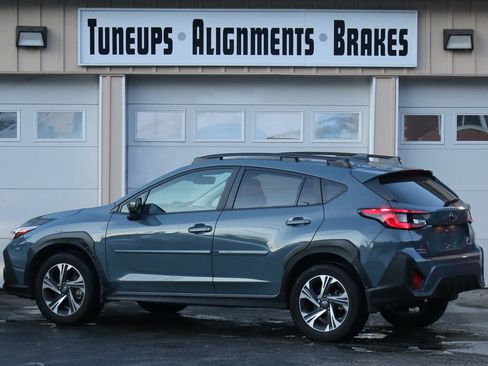 Used 2024 Subaru Crosstrek 2.0i Premium image 4