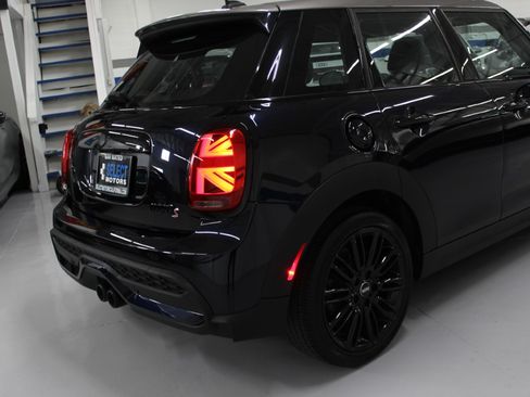 Used 2023 MINI Cooper S 4-Door Hardtop FWD image 6