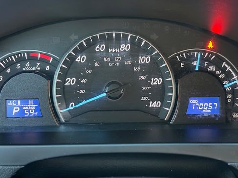 Used 2015 Toyota Camry LE image 17