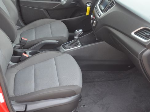 Used 2022 Hyundai Accent SE image 11