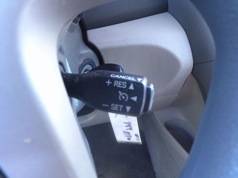 Used 2011 Toyota Camry LE image 29