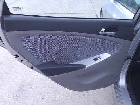 Used 2012 Hyundai Accent GLS image 10