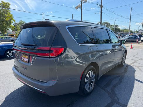 Used 2021 Chrysler Pacifica Touring-L FWD image 34