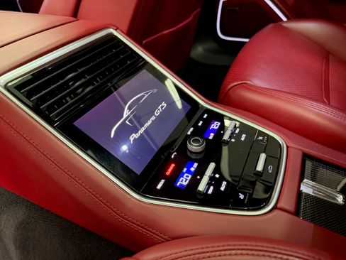 Used 2019 Porsche Panamera GTS image 19