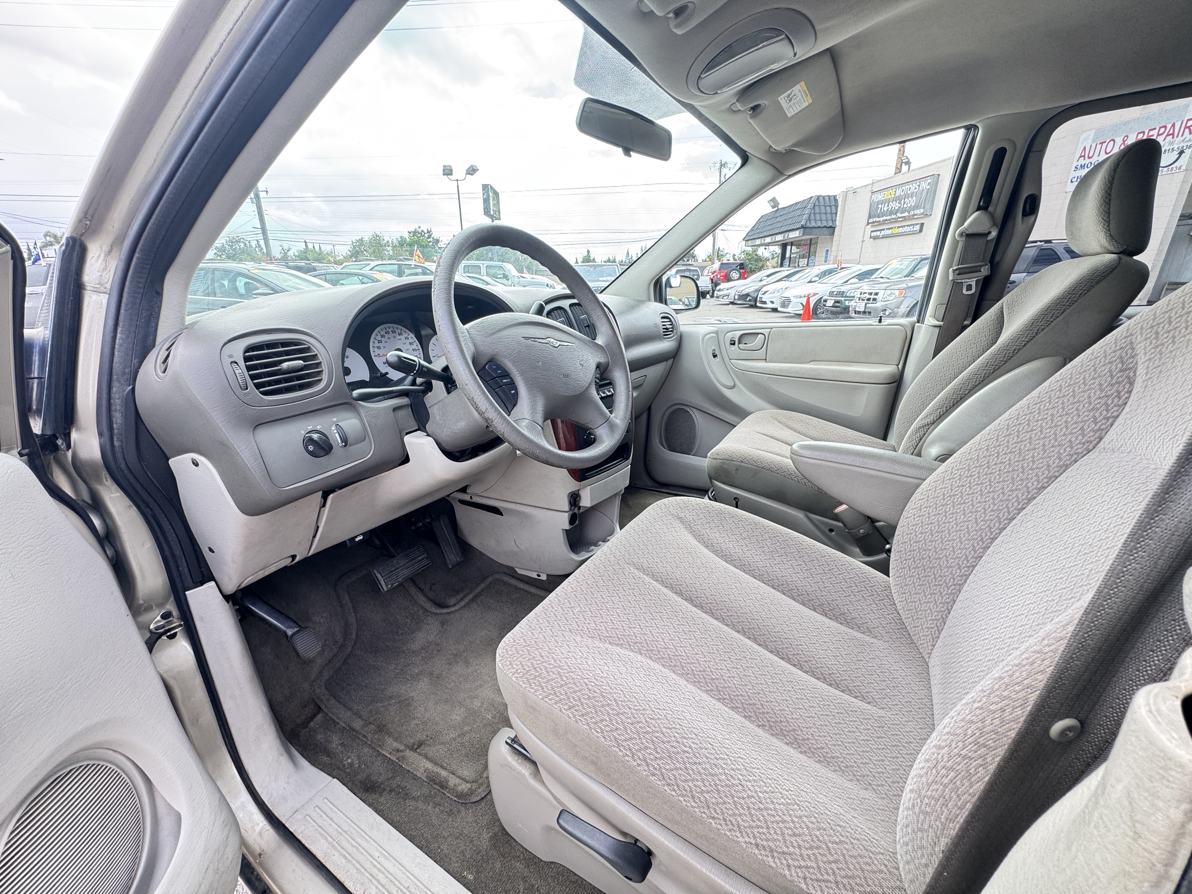 Used 2006 Chrysler Town & Country UNAVAIL FWD image 17